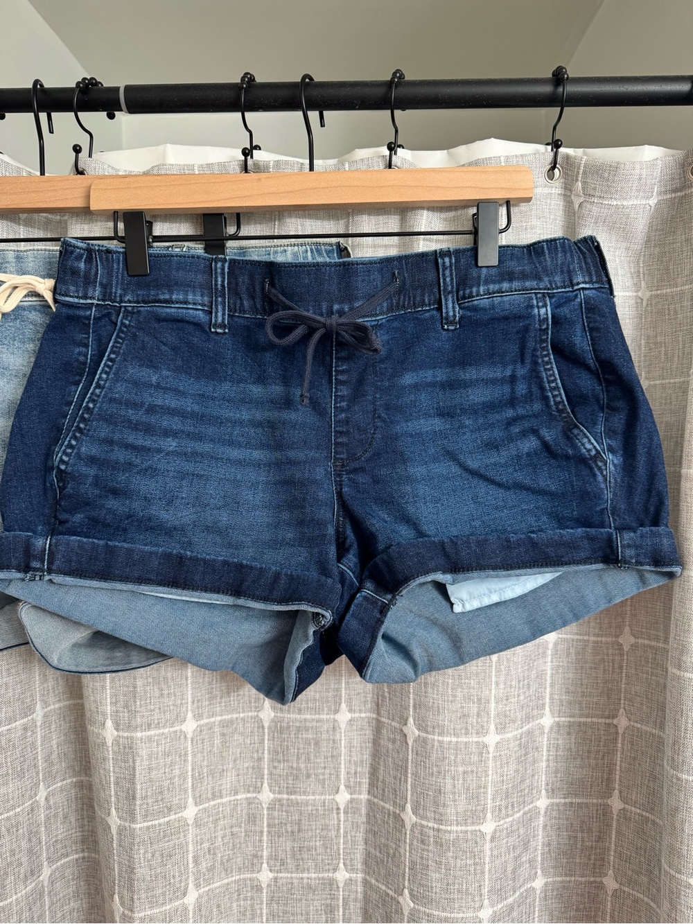 NWOT•Never Worn!! TWO Torrid 3.5” Mid Rise Shorts 00X , TORRID SIZE 10 Large - Picture 2 of 10